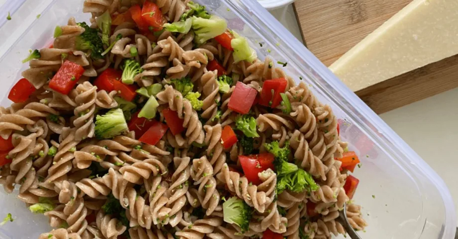 Nudelsalat zur Unterstützung der Knochen