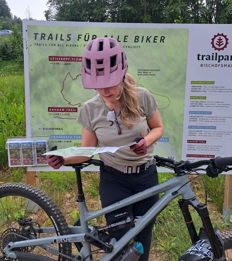 Vanessaliest die Trailpark Bischofsmais Broschüre