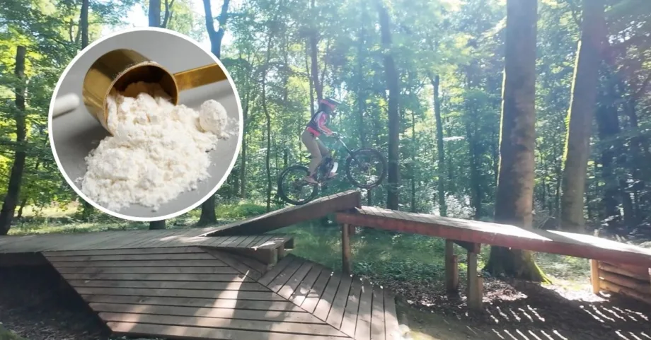 Creatine mit Löffel und Frau auf dem Mountainbike